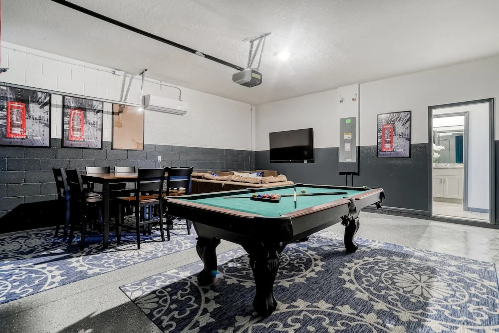 Large Open-concept Home With Private Pool, Pool Table-dogs Welcome