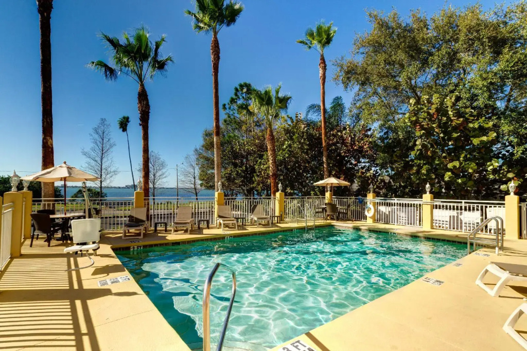 Comfort Suites Clearwater - Dunedin