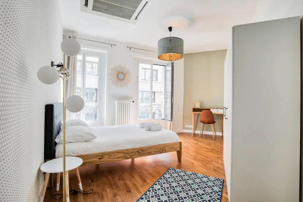 Appartement Lumineux proche de Saint-Lazare - 8P