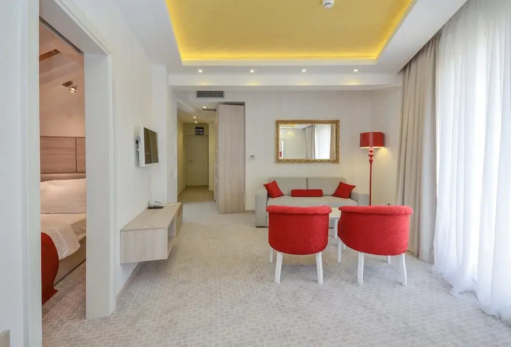 Hotel Atina by ENTOPYA