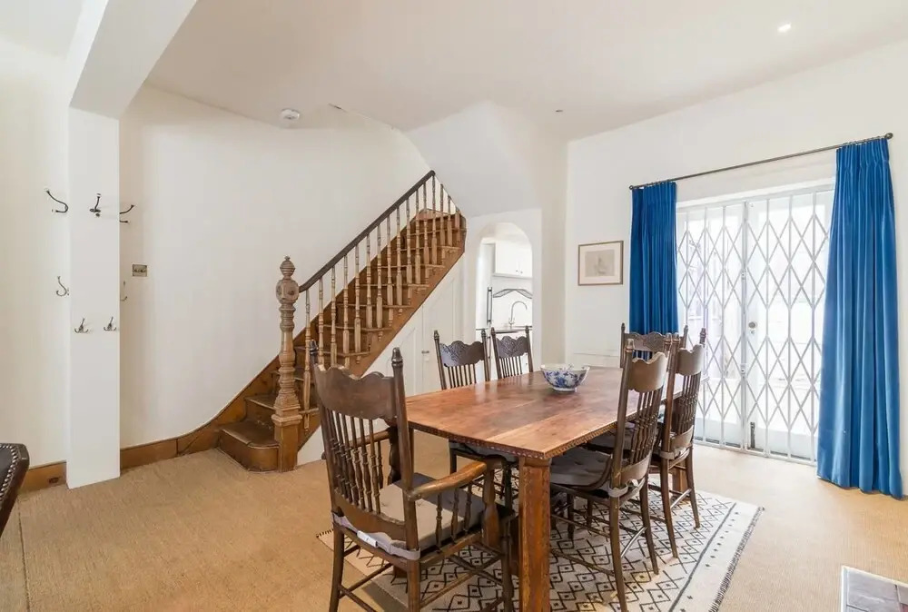 Charming 3BR Home in West London, 6 Guests