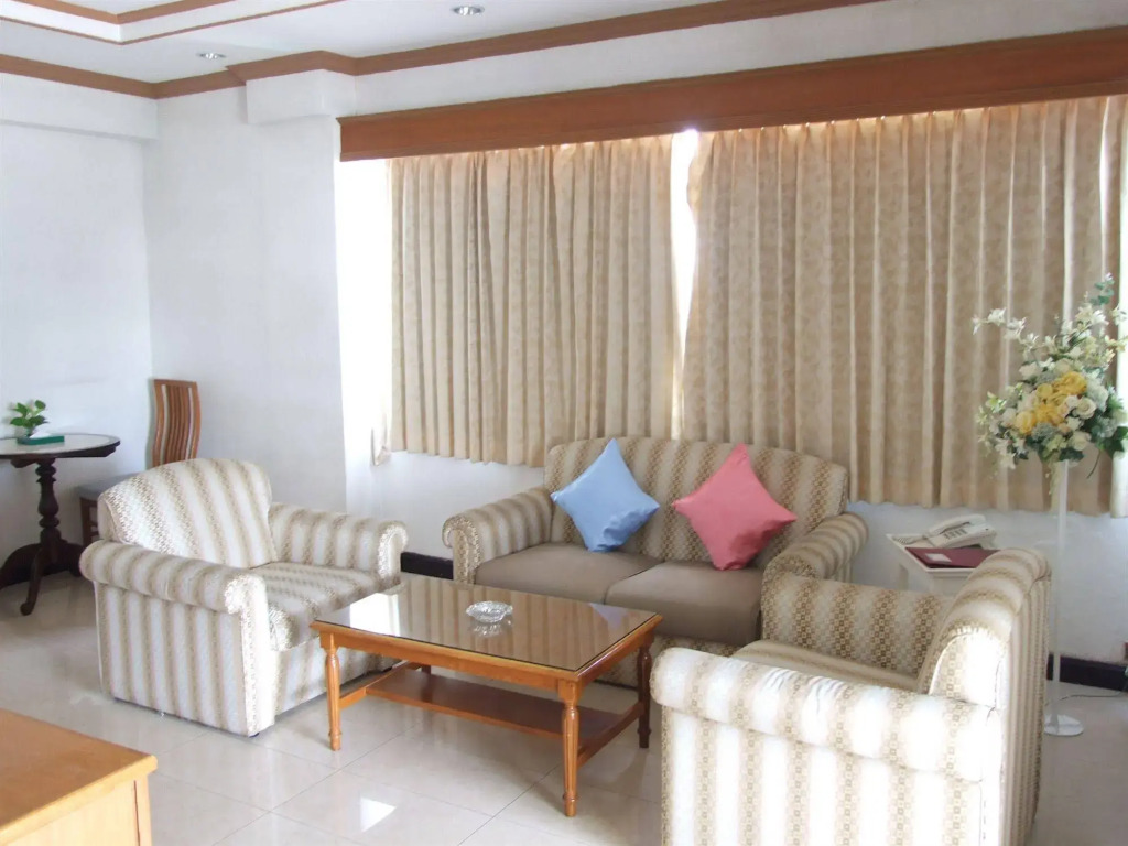 Ratchada City Hotel