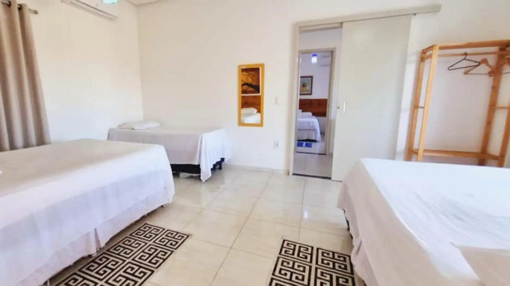 Casa de 4 suítes com piscina e área gourmet em Porto Seguro - Casa dos Ipês