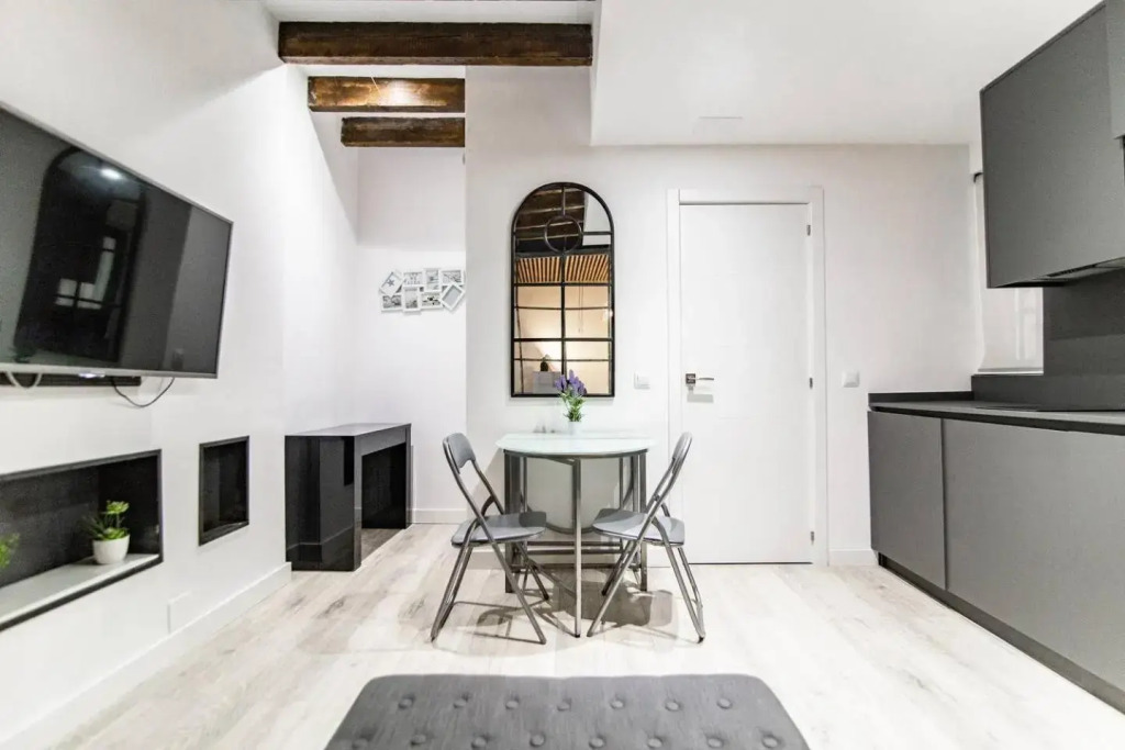 Cozy and modern apartment for 4 in Madrid