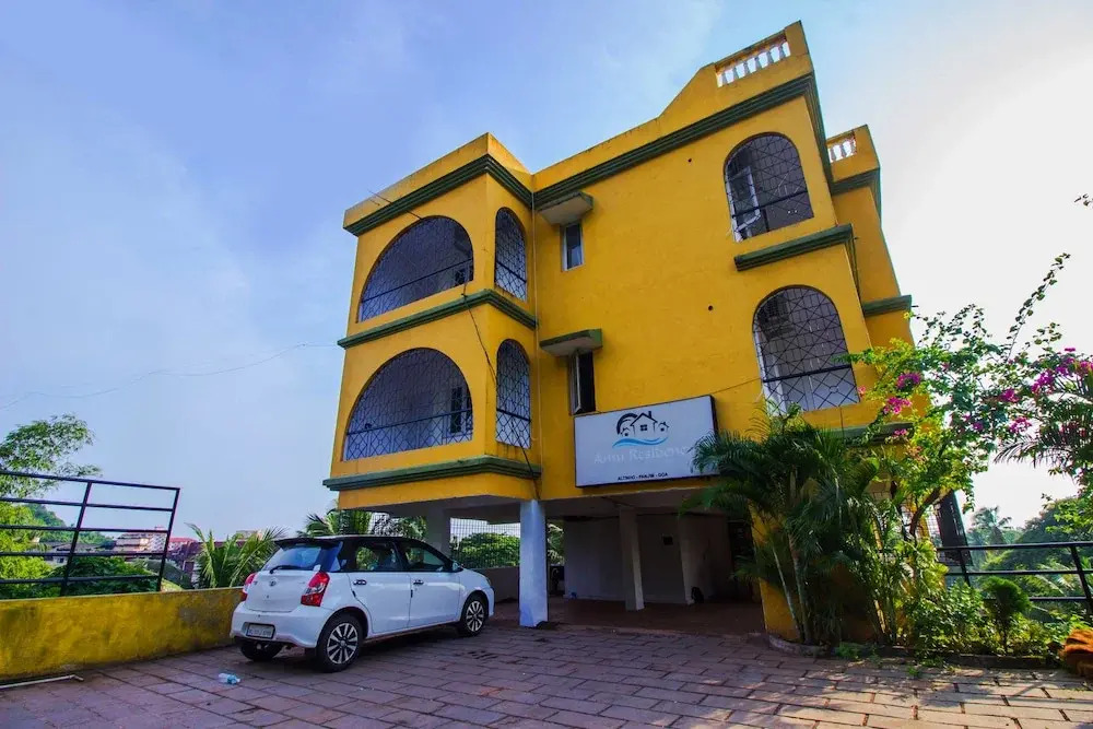 OYO 17201 Home Spacious 2BHK Miramar Beach