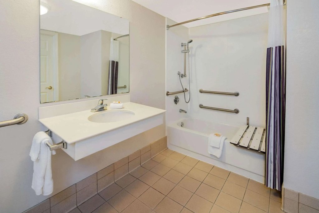 La Quinta Inn & Suites by Wyndham Irvine Spectrum