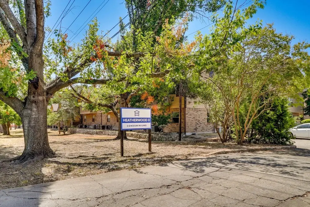 Austin Condo w/ Pool Access: 5 Mi to Downtown!