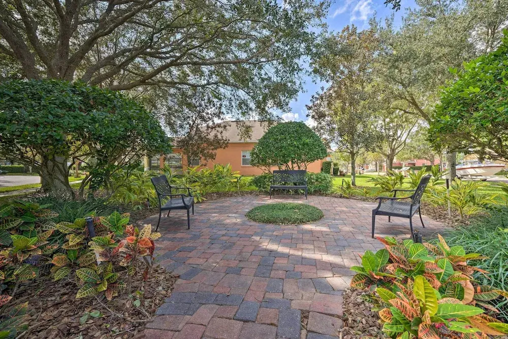 10 Mi to Disney + Heated Pool: Florida Abode!