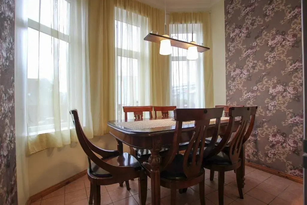 Chelsea Roosi 11 Apartment