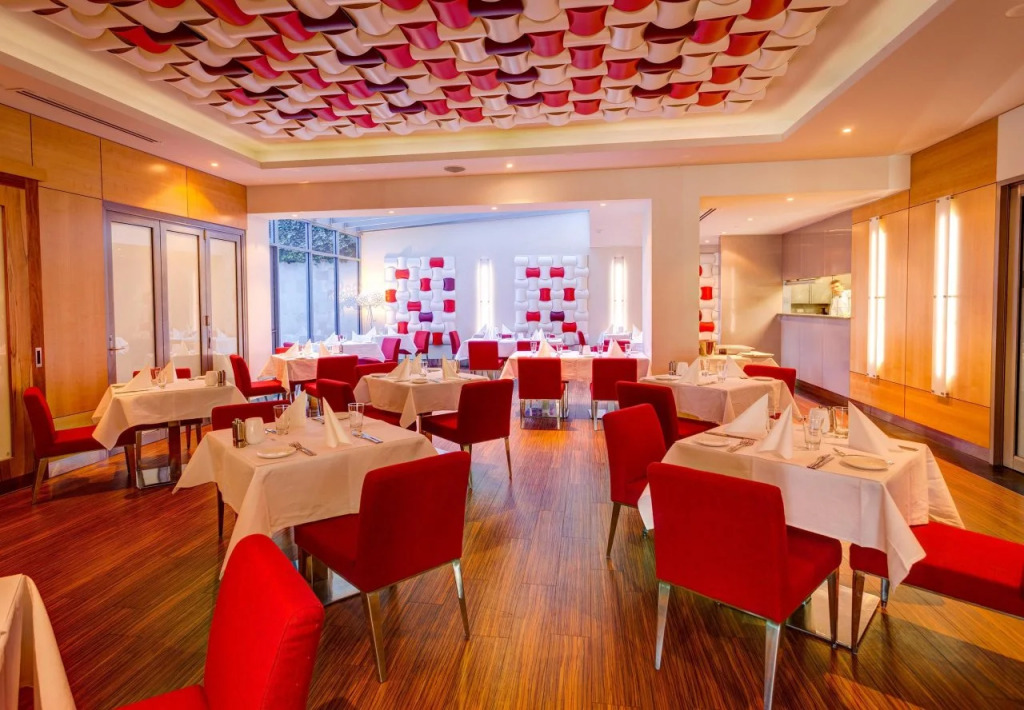 Mantra Charles Hotel