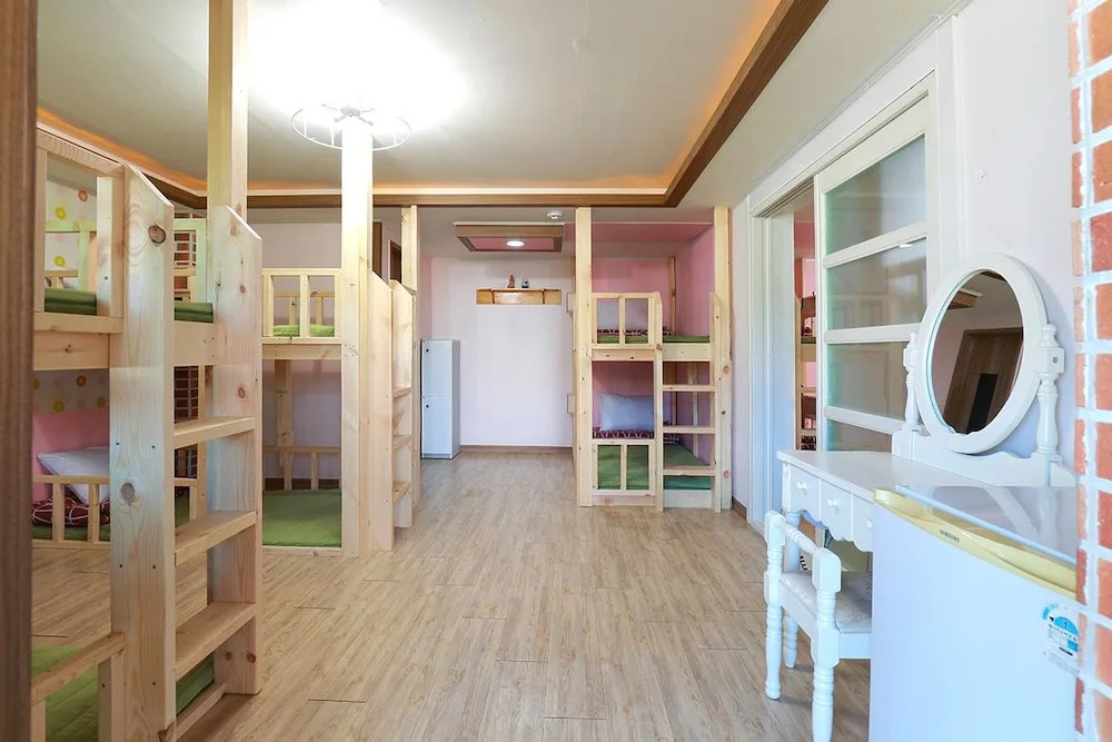 Favian Guest House