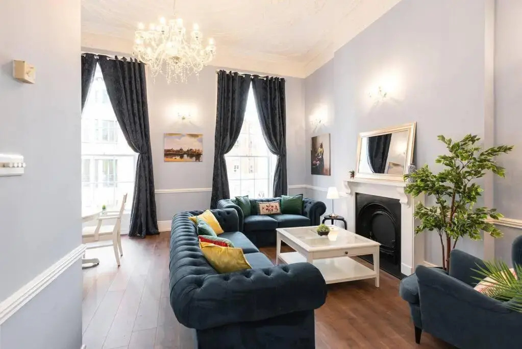 4 Poster Luxury Georgian Apartment
