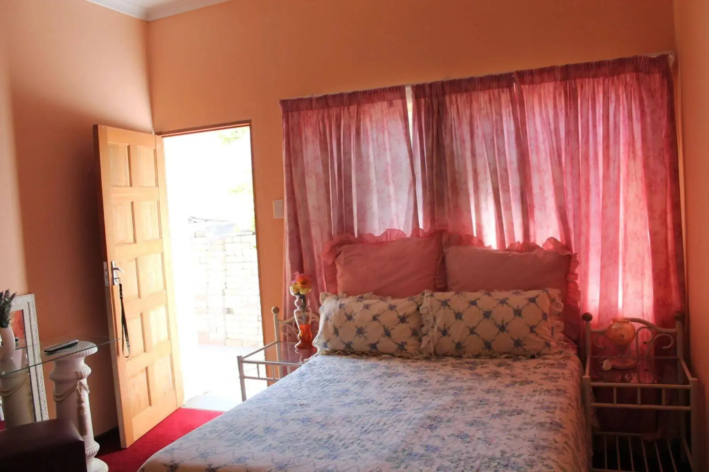 Mohlongwafatshe Guest House