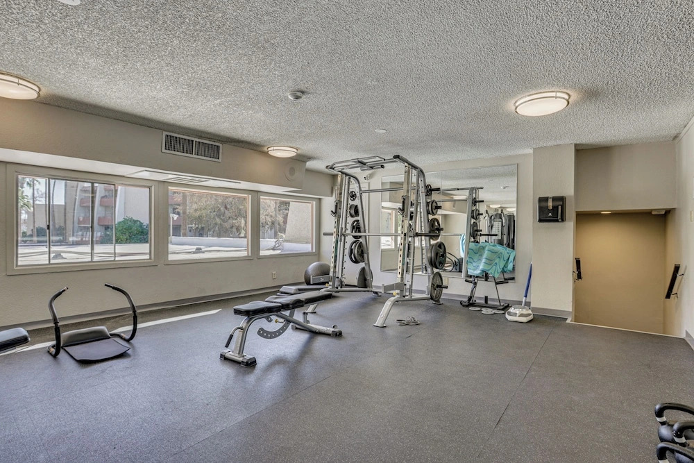 Renovated, Walkable! Old Town Condo w/ Pool Access