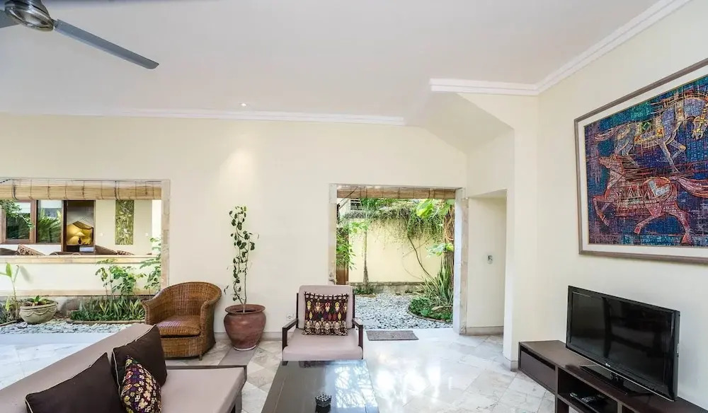 3 bedroom villa river side Legian