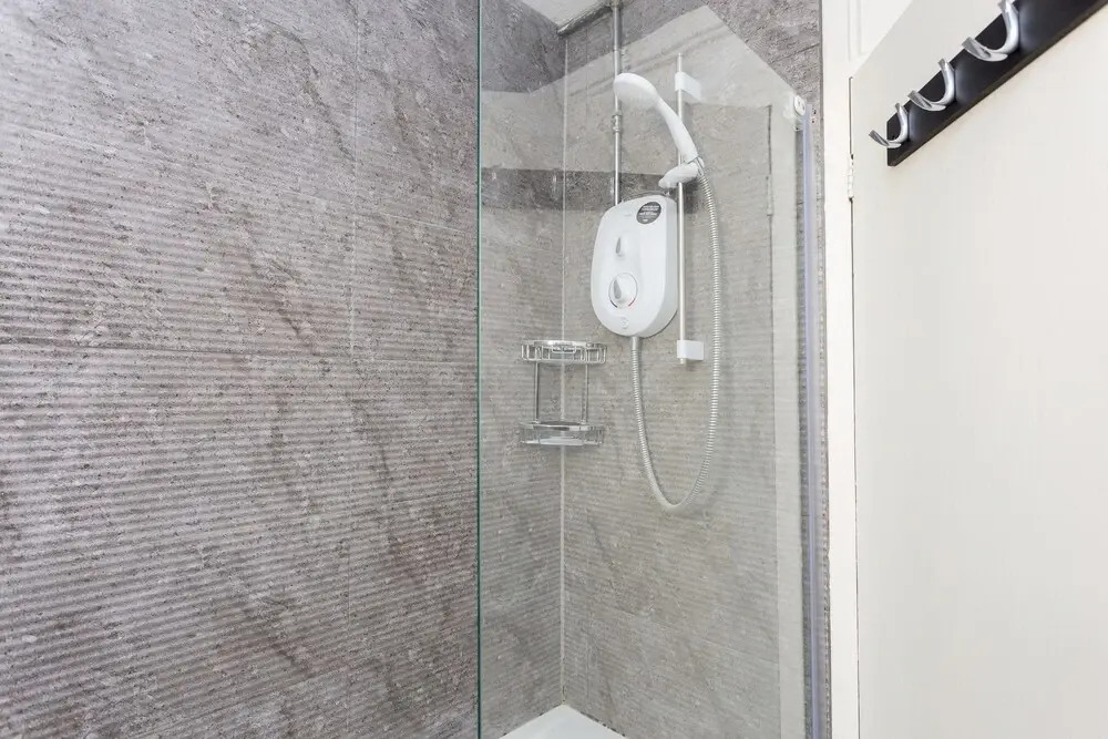 4 Bedroom Apartment in Shepherd's Bush Accommodates 10