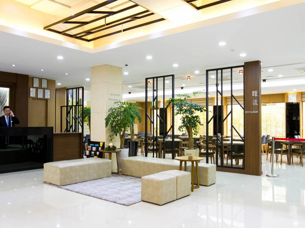 Black Sands Hotel