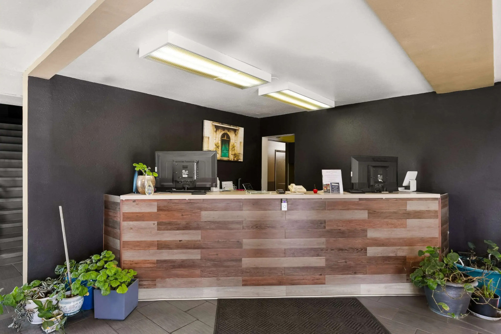 Americas Best Value Inn - Lincoln Airport