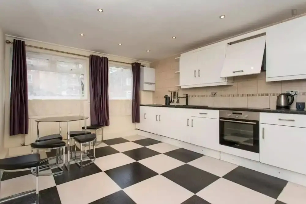 2Bed in Fantastic Location 2 mins Walk From Tube