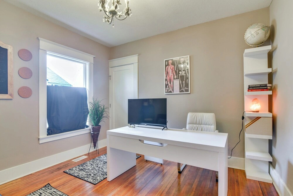 Main Street Retreat! Urban Cottage in Vancouver