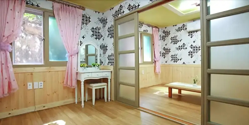 Yangsan Chickweed & Flower Pension