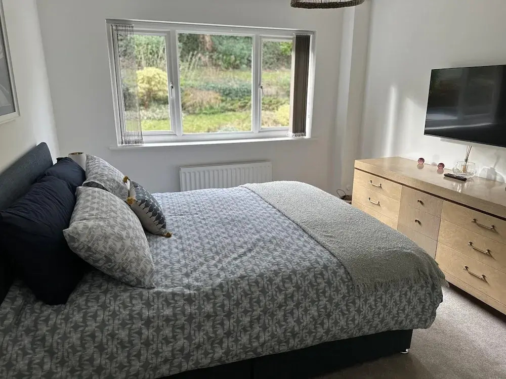 Impeccable 4-bed House in Bournemouth