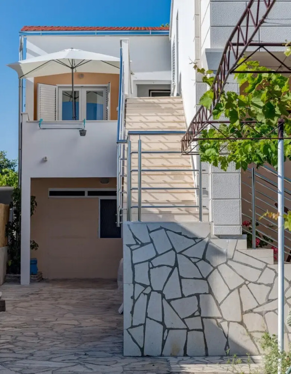 Seafront apt With Balcony, sea View and Mooring