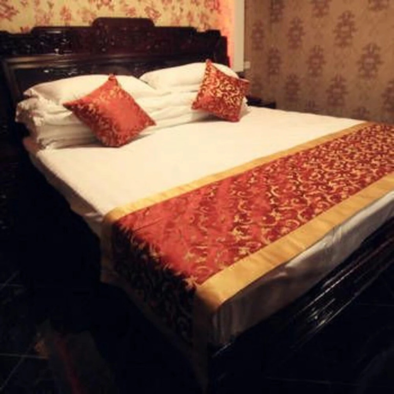 Honghu Inn