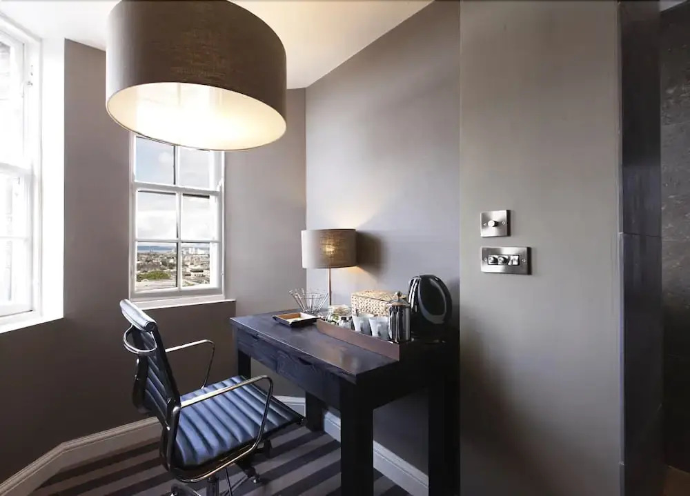 Rooms & Suites Picardy Place