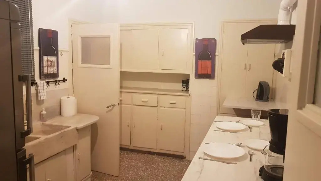 Violet Errathens Apartment - Athens Center, 7 BD, 3 BATH