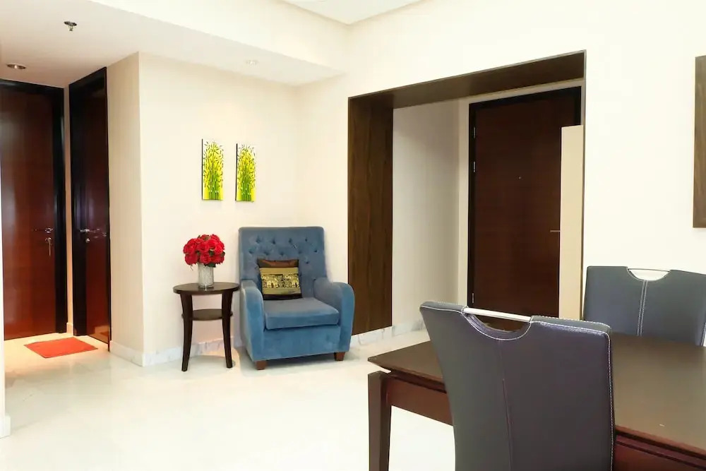 Luxury 3 Bedroom The Peak Apartment By Travelio