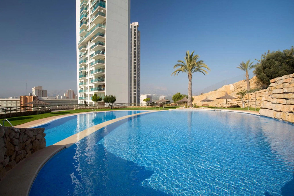 Luxury apartment on the 41st floor with stunning sea views