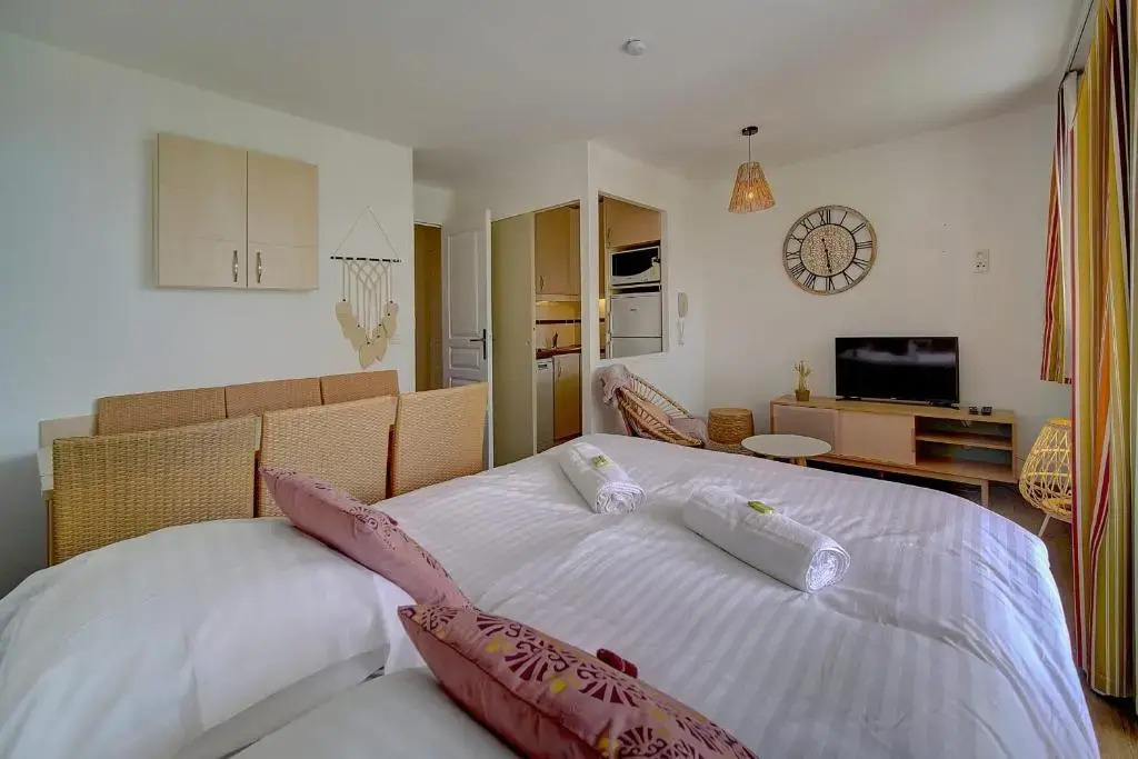 IMMOGROOM - 3 Rooms renovated - Pool - Terrace - Garden - Parking