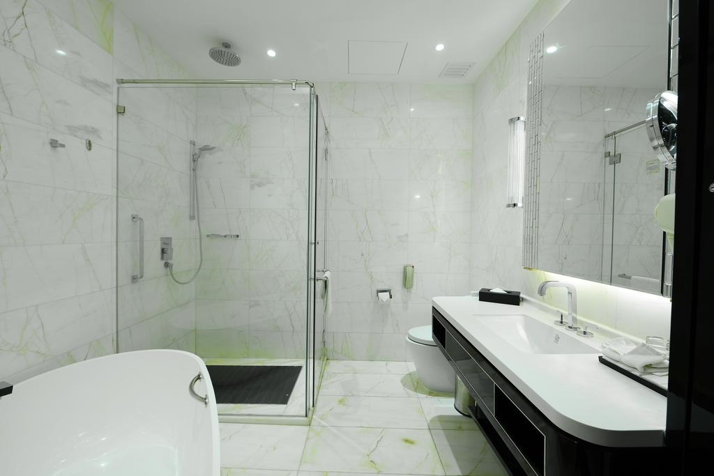 Pacific Regency Hotel Suites