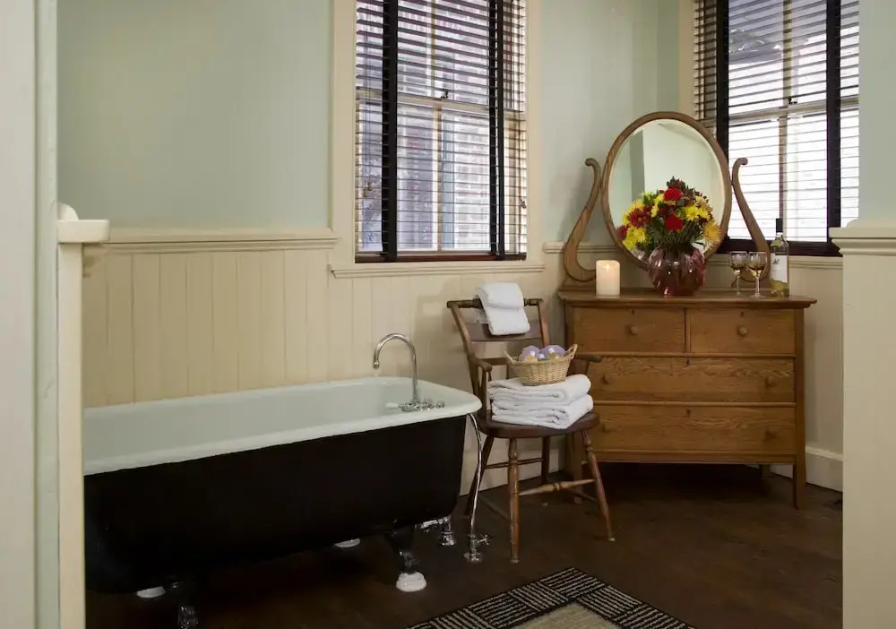 Rachaels Inner Harbor Boutique Inn