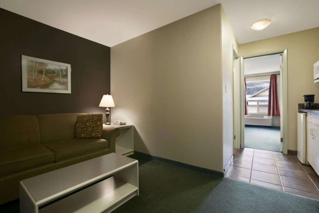 Super 8 by Wyndham Revelstoke BC