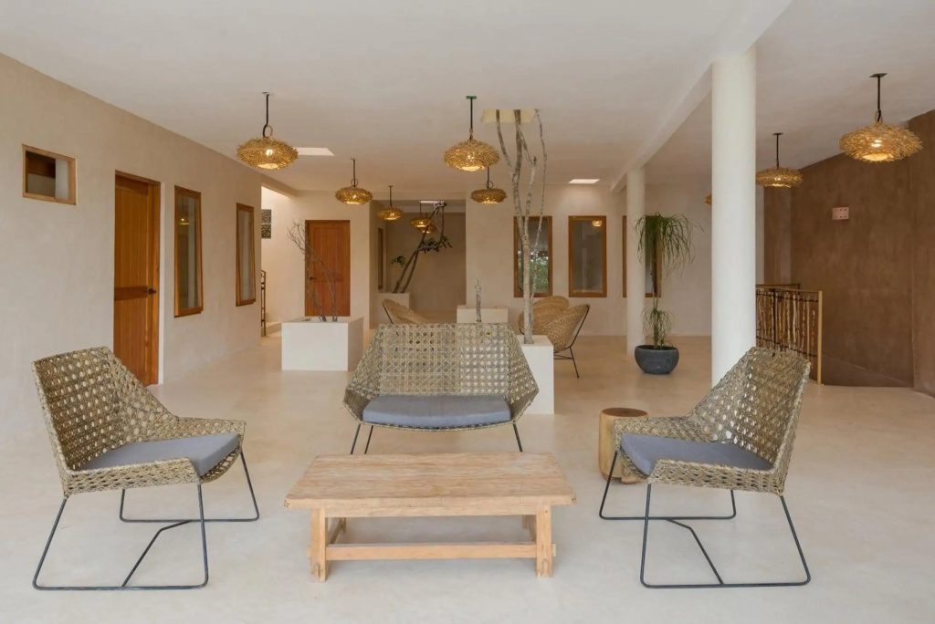 MINT Two Story Modern Penthouse 2Bd 2Bth Skyroof Pool Mins from Beach QS