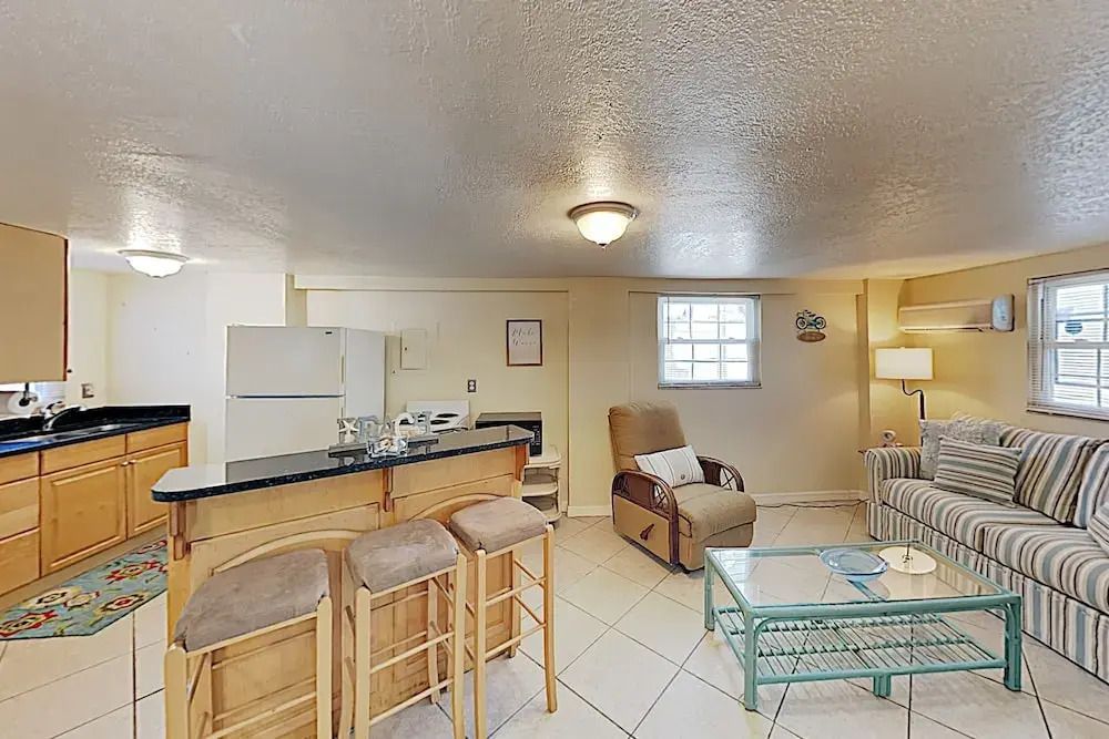 Coastal W/ Patios - Walk 3 Minutes To Beach! 1 Bedroom Condo