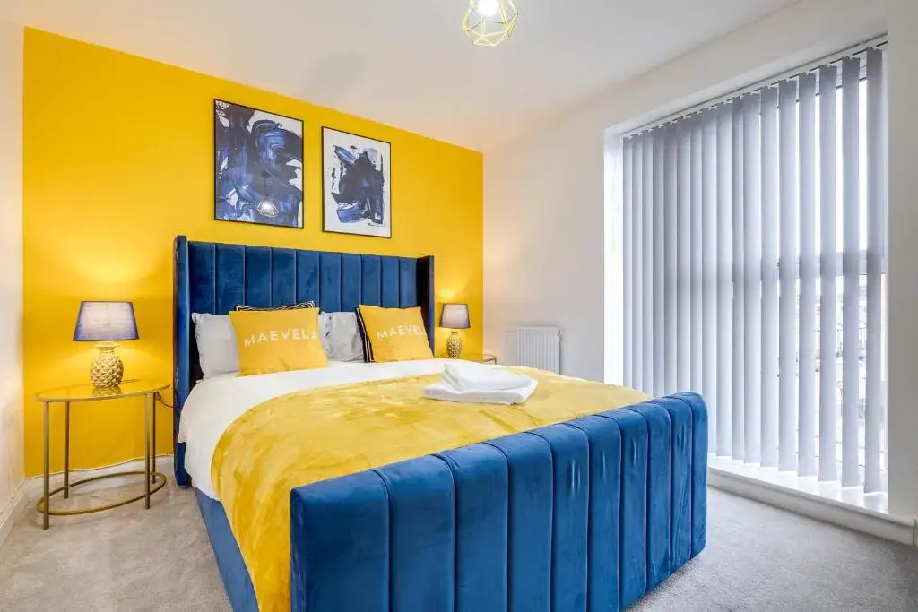 MAEVELA Apartments - Luxurious 2 Bedroom Apartment - Close to 02 Academy Birmingham - L Shape Sofa - FREE PARKING & NETFLIX - City Centre