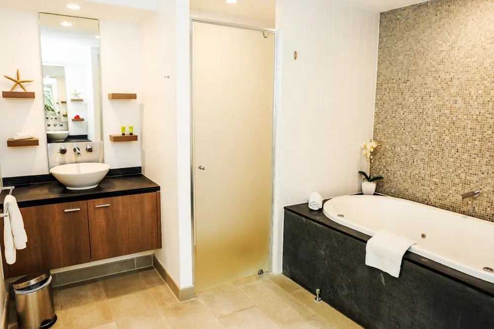 Temple 313 Recently Refurbished 3BR Apt