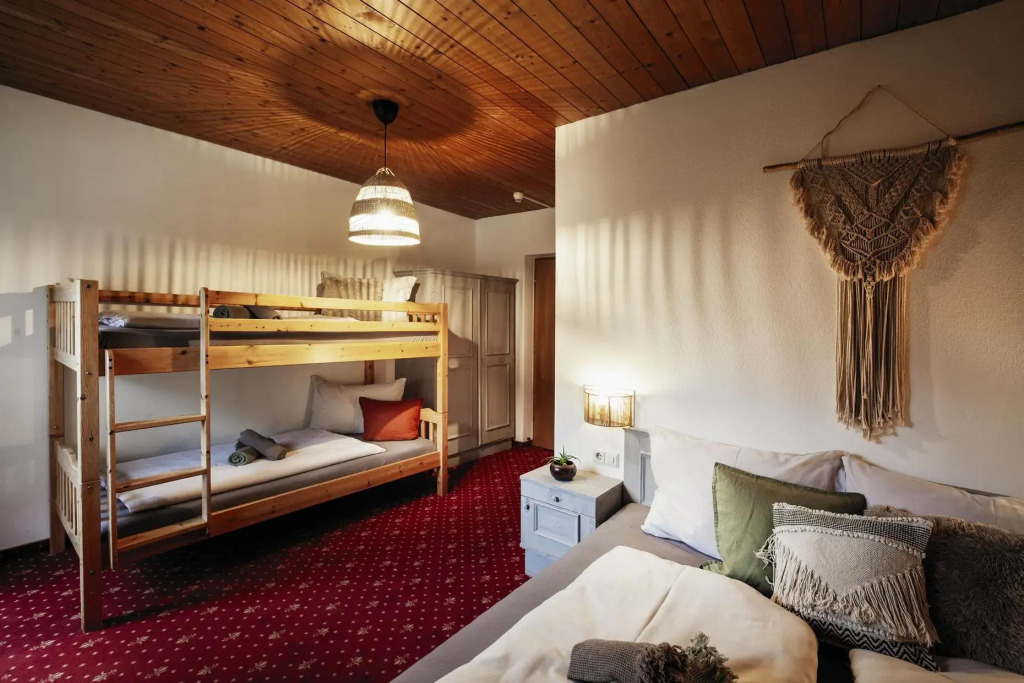 PineTree Lodge