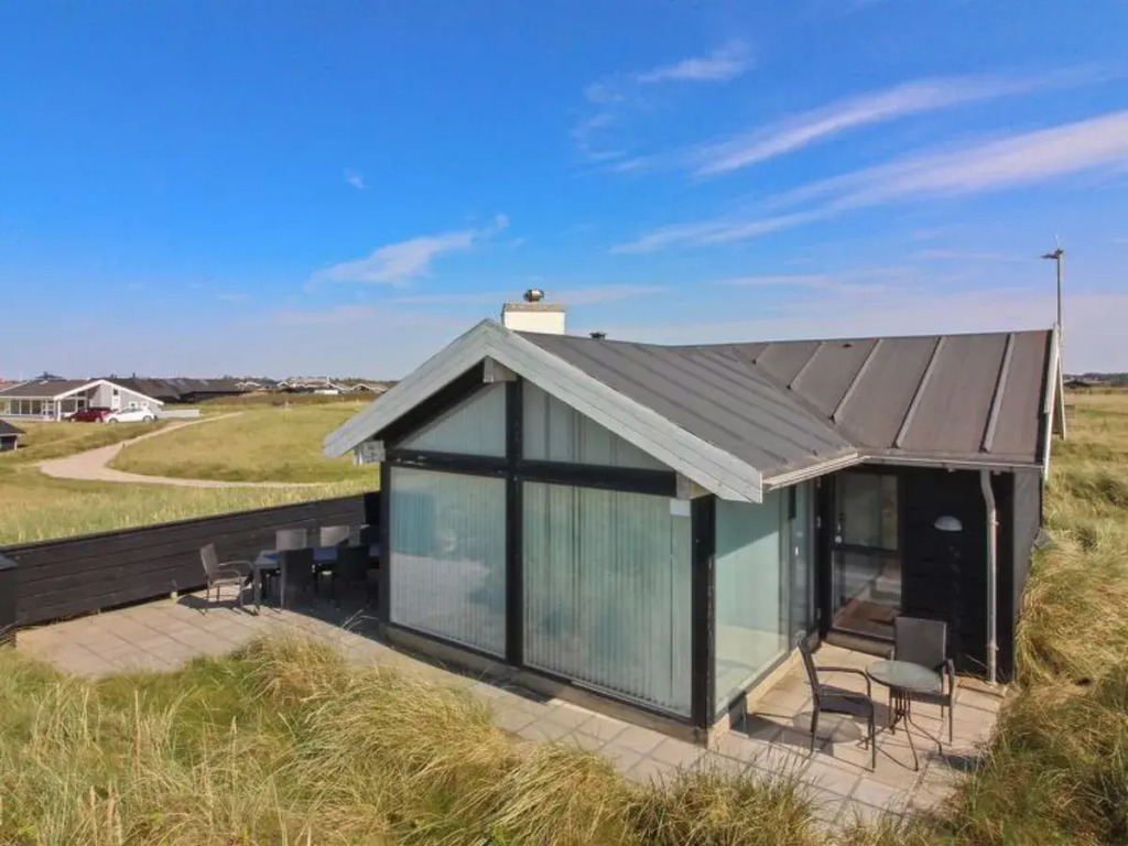 "Antonie" - 35m from the sea in NW Jutland