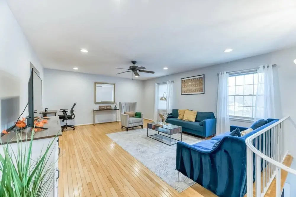 3BR Modern Home w Pool Sunroom National Harbor, Fort Washington