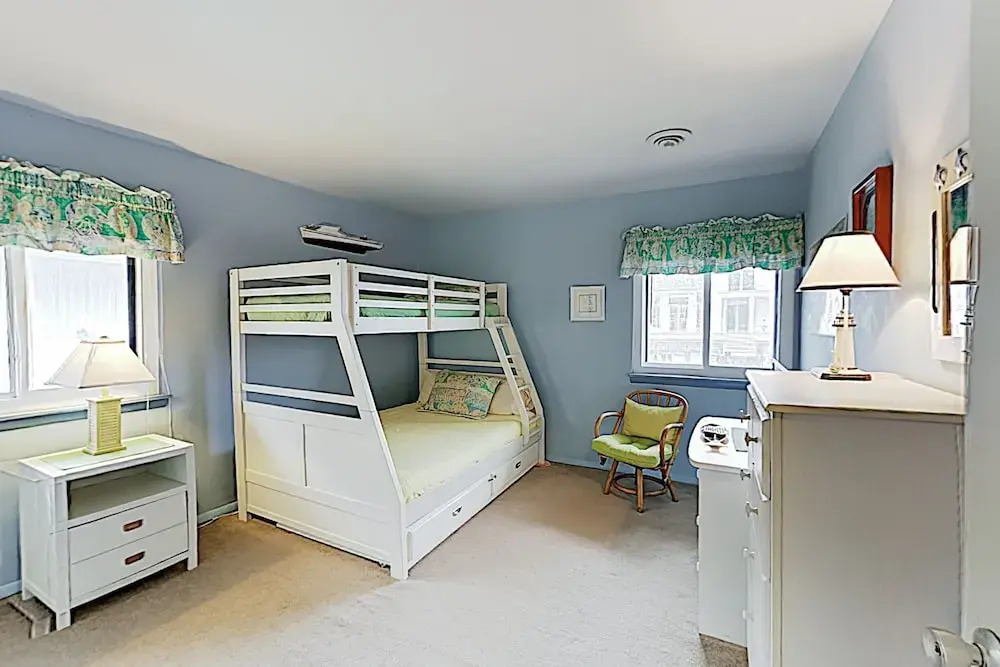 Canal-front W/ Pool & Docking, Near Beach 2 Bedroom Condo