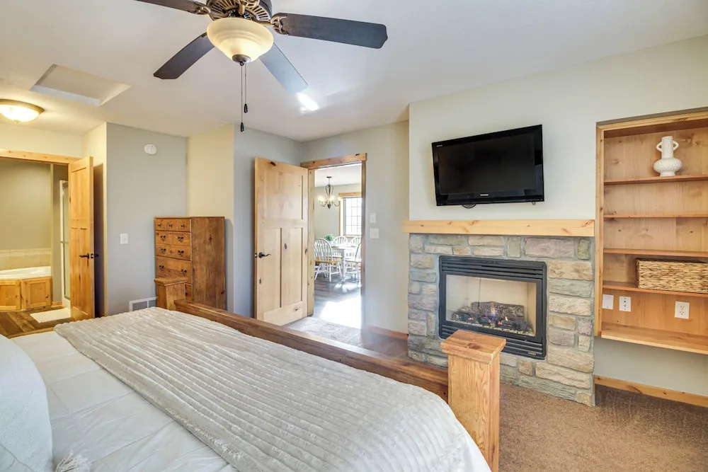 Nisswa Townhome w/ Boat Slip + Gull Lake Access!