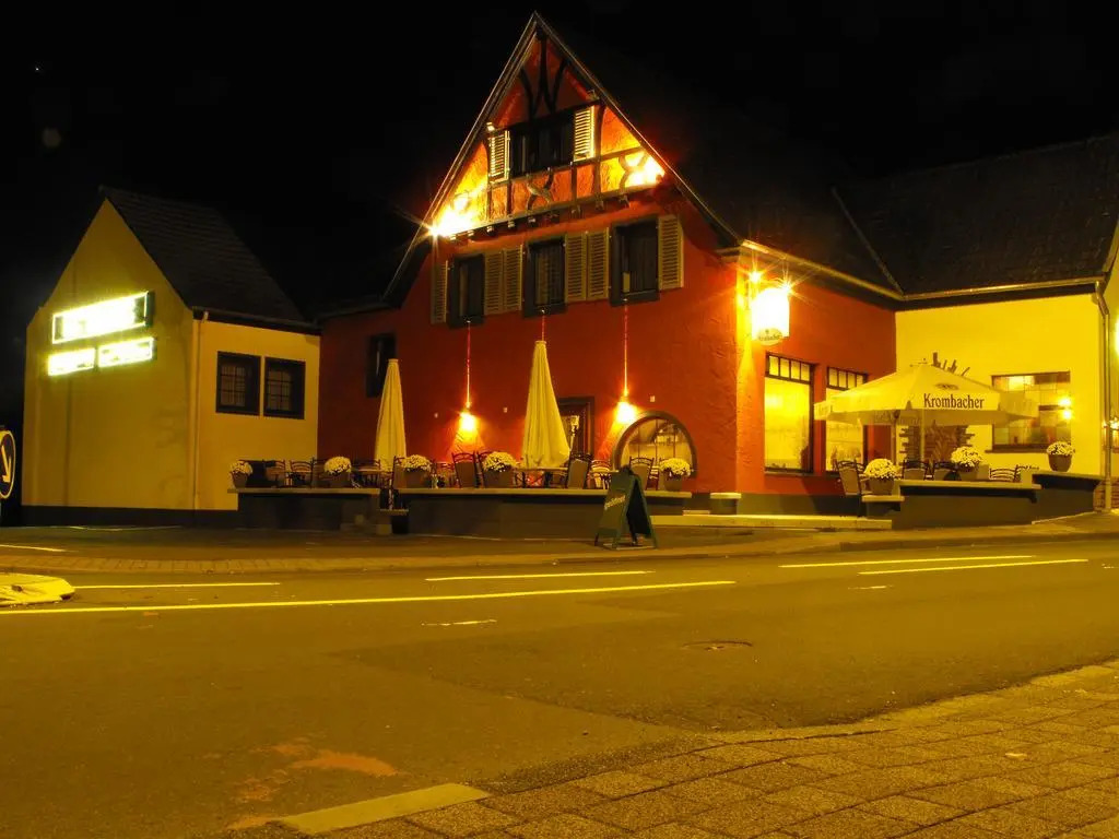 Harmony beim Holzschnitzer