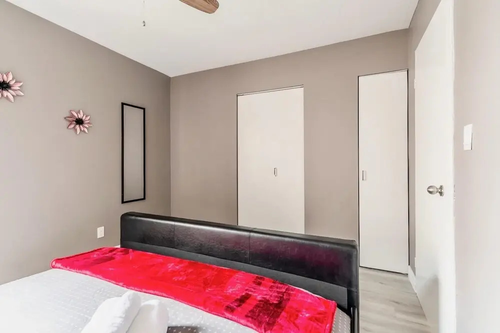 1BR King Apartment With Netflix- Near DT Hamilton