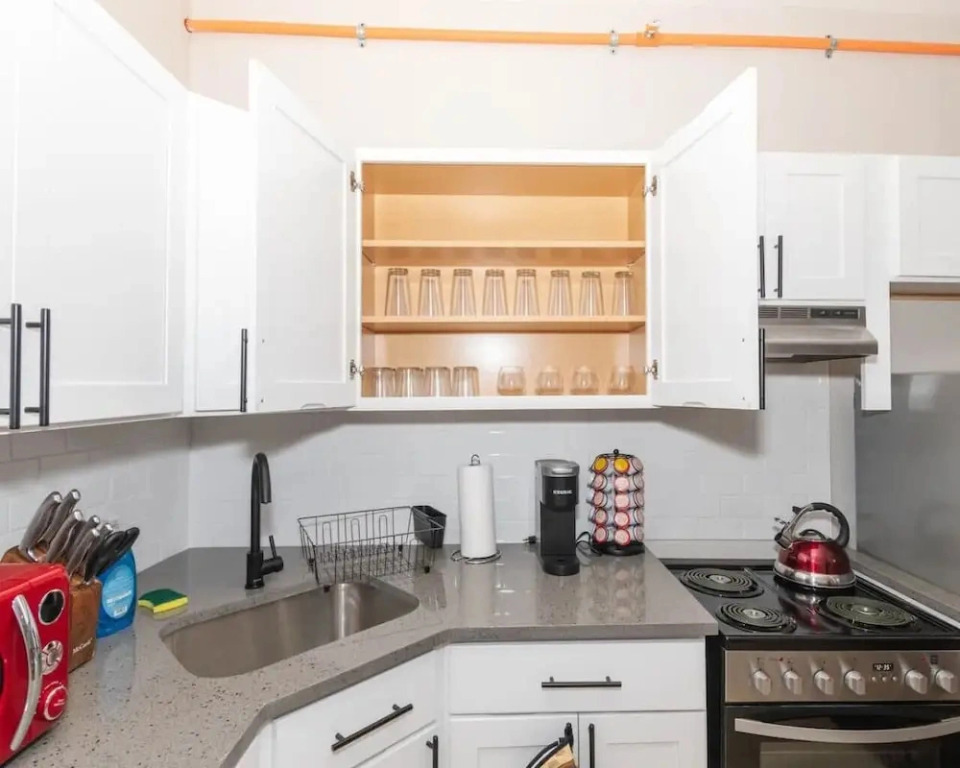 610e Very Comfortable Studio Downtown