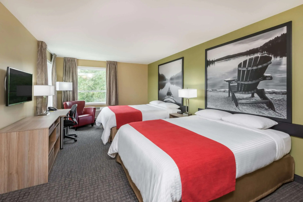 Super 8 by Wyndham Mont Laurier