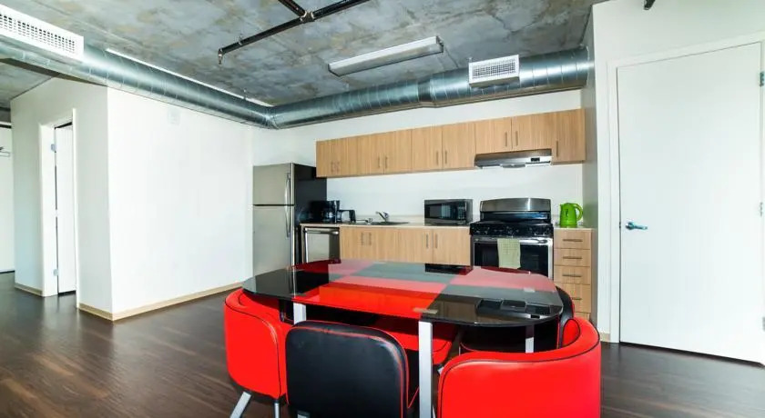 Hollywood Triumph Apartment